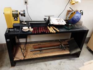 lot 61 image: Rockwall Model 46-11L 4 Speed Wood Lathe With Craftsman & Other Chisels