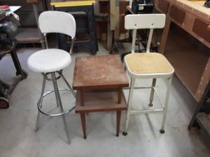 lot 69 image: 2-Stools & 1-Table