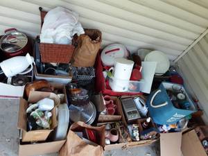 lot 85 image: Large Lot Of Kitchen & House Hold Goods-Resellers & Flea Marketers This Is A Great Opportunity