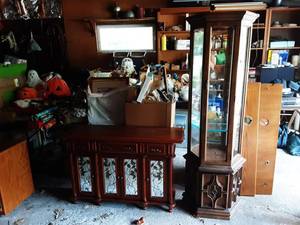 lot 94 image: 6 Ft Tall Curio With Glass Shelves, Console Cabinet 48x30 Top Is Off