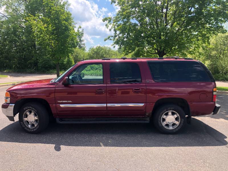 lot 3 image: 2005 GMC Yukon XL SLT - LOADED 4X4