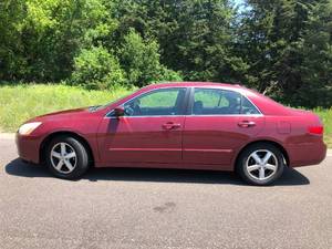 lot 5 image: 2005 Honda Accord EX - LOADED