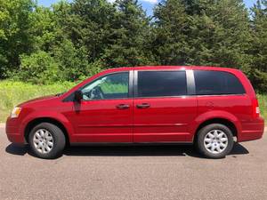 lot 3 image: 2008 Chrysler Town and Country LX