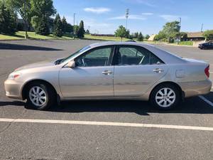 lot 2 image: 2003 Toyota Camry XLE - Very clean
