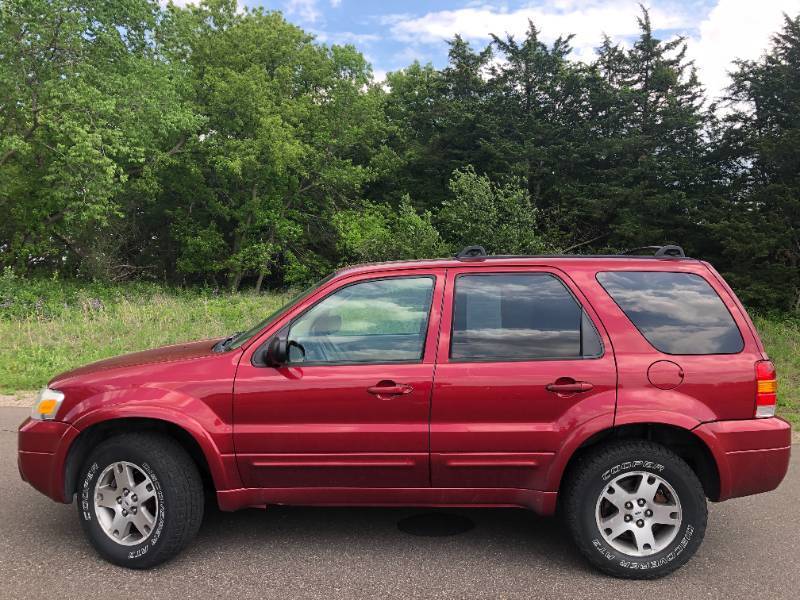 lot 5 image: 2005 Ford Escape Limited 4x4 -
