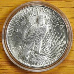 1922 Peace Dollar uncirculated in case