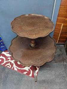 lot 150 image: Antique 2 Tiered Occasional Table