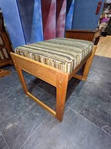 lot 51 image: Piano Bench with Storage and Padded Multi-Use Bench