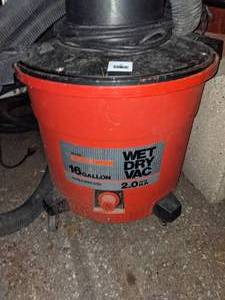 lot 41 image: Craftsman 16 Gal WetDry Vac