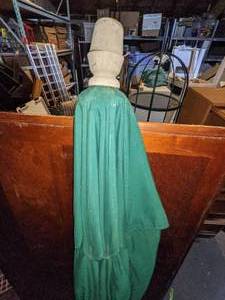 lot 37 image: Large Green Canvas Patio Umbrella