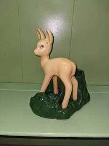 lot 28 image: Vtg MODERN Era Shawnee Art Pottery Yellow Deer On Grass Planter #624