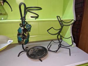 lot 23 image: Reuse Wrought Iron Musical Wine Bottle Holder