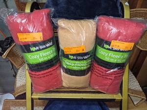 lot 87 image: Lot of 5 Throw Blankets