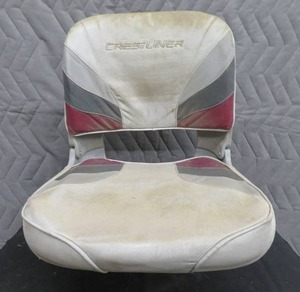 CRESTLINER  FISH ON BOAT SEAT