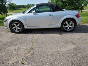 lot 1 image: 2001 Audi TT Convertible