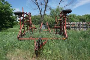 International 28 Field Cultivator With Spring Tooth HarrowLeveler