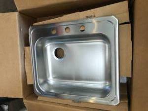 lot 11 image: Elkay sink- unknown size - open box not used --see pictures