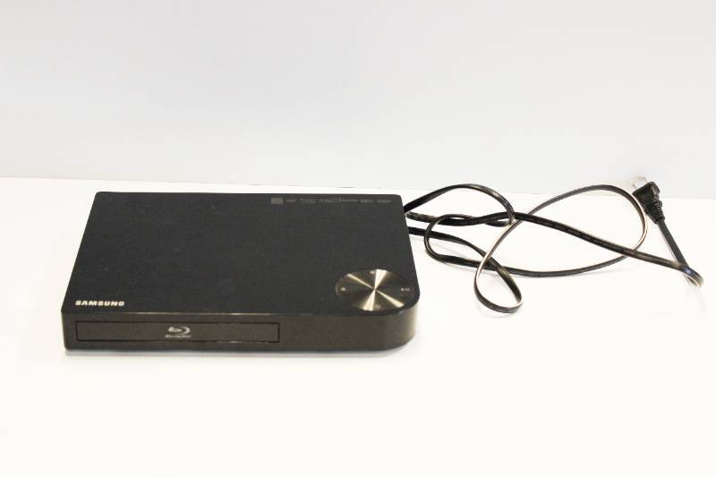 lot 80 image: Blue- Ray Disc Player