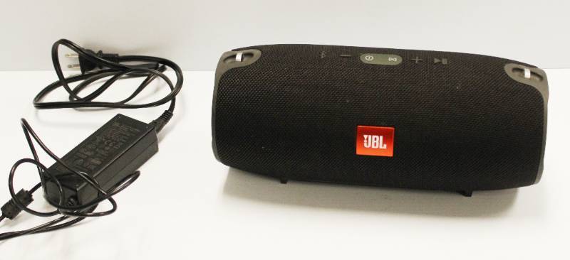 lot 28 image: Portable Bluetooth Speaker