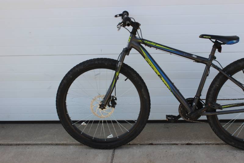 lot 40 image: Mongoose Alder Youth Mountain Bike