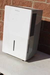 lot 11 image: Dehumidifier Soleus Air 70 Pint  24 Hrs