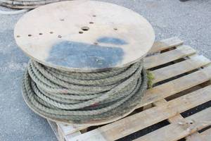 lot 15 image: 500 Ft Twisted Polypropylene 1 Inch Rope