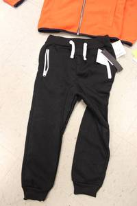 lot 18 image: Nautica Sweat Shirt And A Sweat Pants