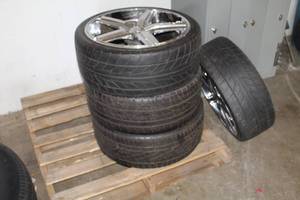lot 8 image: Lot of (4) Extreme Z P24535ZR20 95W Tires on 20 5-lug Chrome Rims