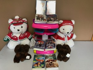 lot 21 image: Treasures Bundle #4