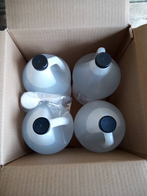 lot 101 image: Sneaky Clean 1 gallon Jug wpump (Case Pack of 4)