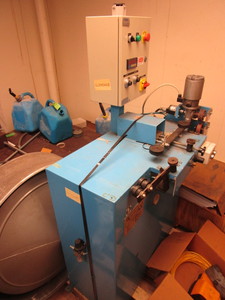 lot 114 image: RODA RENZO MACHINE, POSSIBLY FOR CAPPING