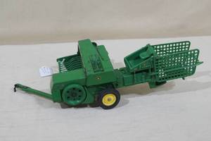 John Deere 348 Die Cast and Plastic Baler