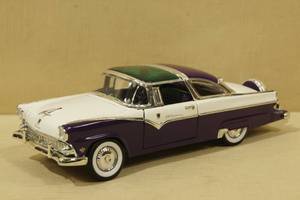 Road Signatures 1955 Ford Fairlane Crown Victoria Die Cast Car