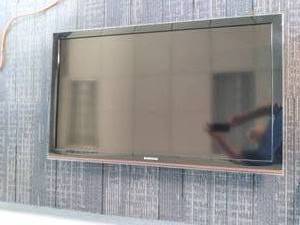 Samsung 46 TV with remote. Model #...