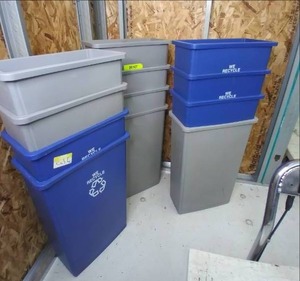 Lot of 12 Heavy Duty Rubbermaid Tal...