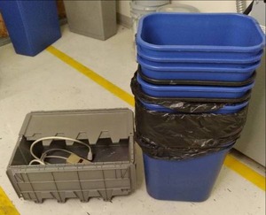 Lot of 13 Heavy Duty Rubbermaid Sta...