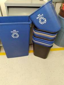 Lot of 11 Heavy Duty Rubbermaid Sta...