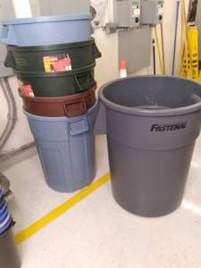 Lot of 5- 33 Gallon Heavy Duty Rubb...