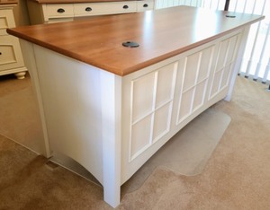 lot 8 image: Sauder Farmhouse Style Desk