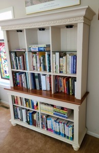 lot 9 image: Sauder Farmhouse Style Bookshelf