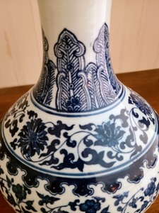 lot 11 image: Blue and White Ceramic Chinese Vase