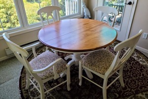 lot 65 image: Very Nice Table and Chairs Set