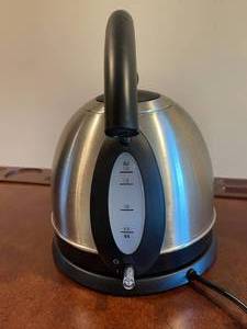 lot 257 image: Hamilton Beach Electric Tea Kettle Type K23
