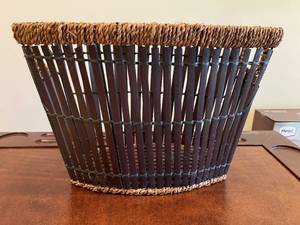 lot 263 image: Bamboo Style Magazine Rack
