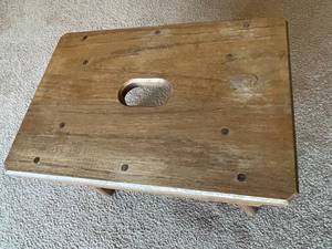 lot 283 image: Hand Made Oak Stool