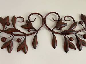 lot 291 image: Metal Floral Wall Hanging