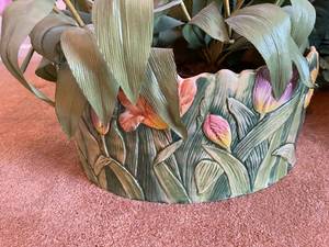 lot 305 image: Faux Floral Lot