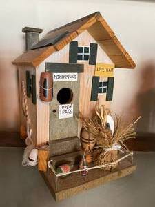 lot 310 image: Cabin Deco Lot