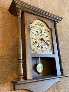 lot 350 image: Sunbeam Battery Operated Pendulum Wall Clock