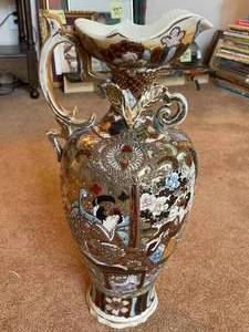 lot 368 image: Large Ornate Metallic Chinese Vase